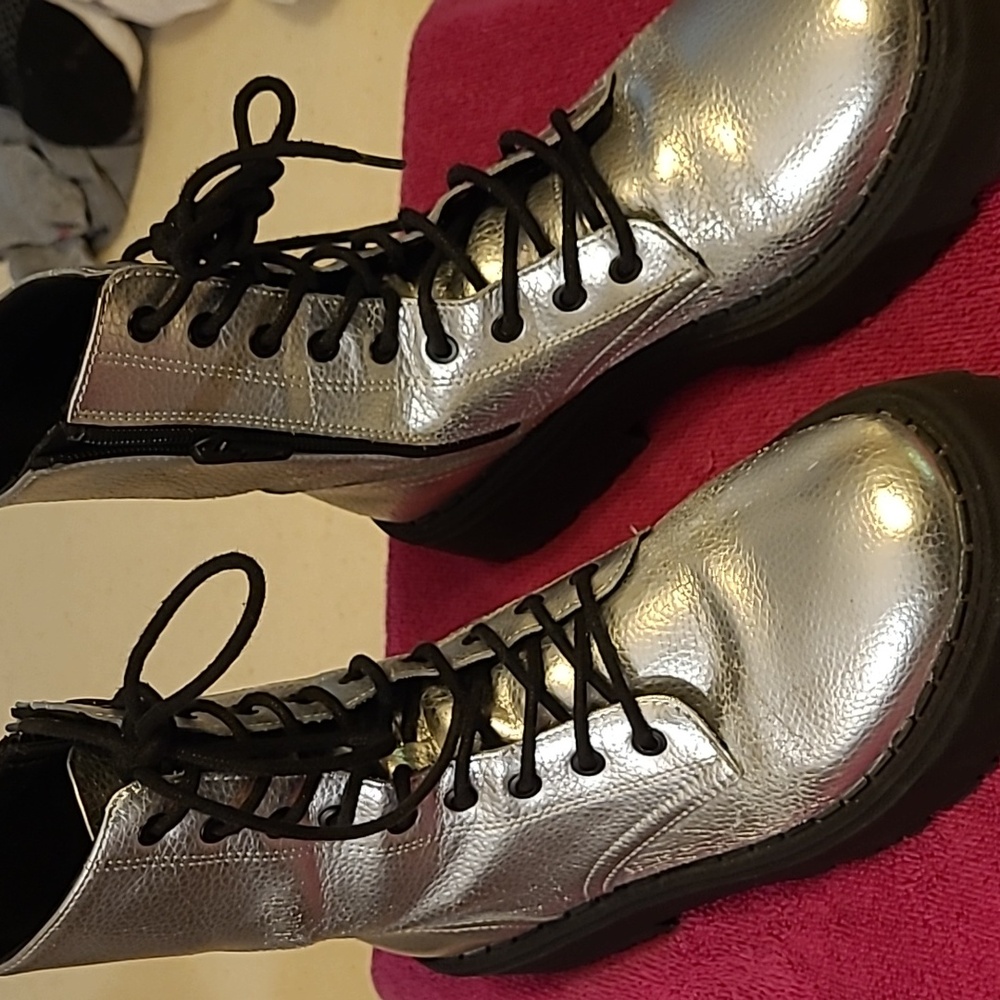 Combat boots